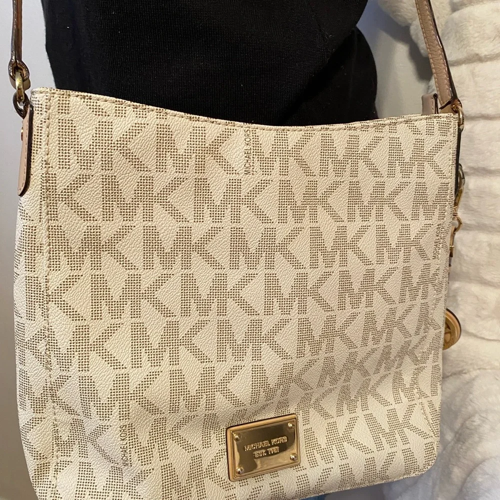 ❤️Flash SALE❤️Like New Michael Kors Crossbody Bag